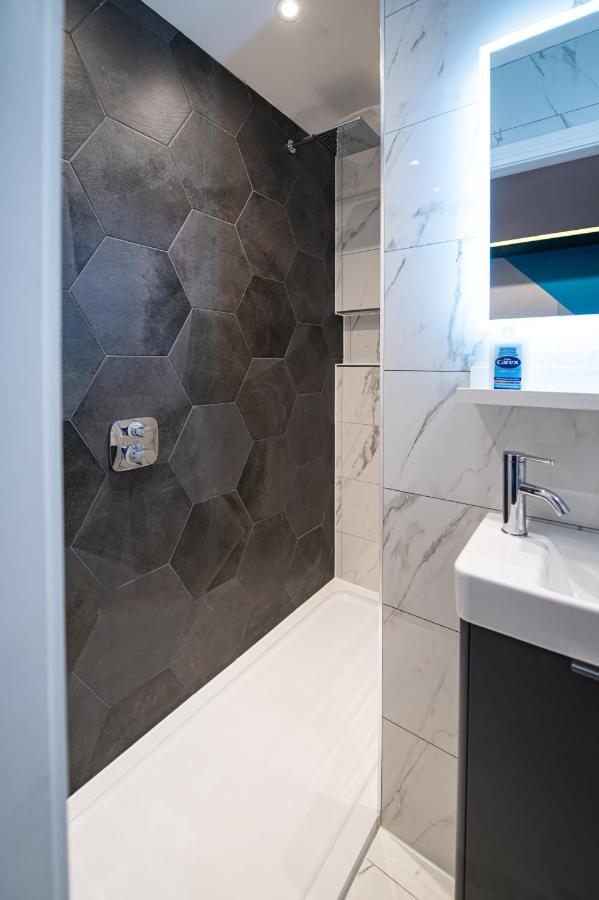 The Nest - Luxury 16 Person Apt W Jacuzzi & Parking Blackpool Eksteriør billede